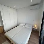 De *